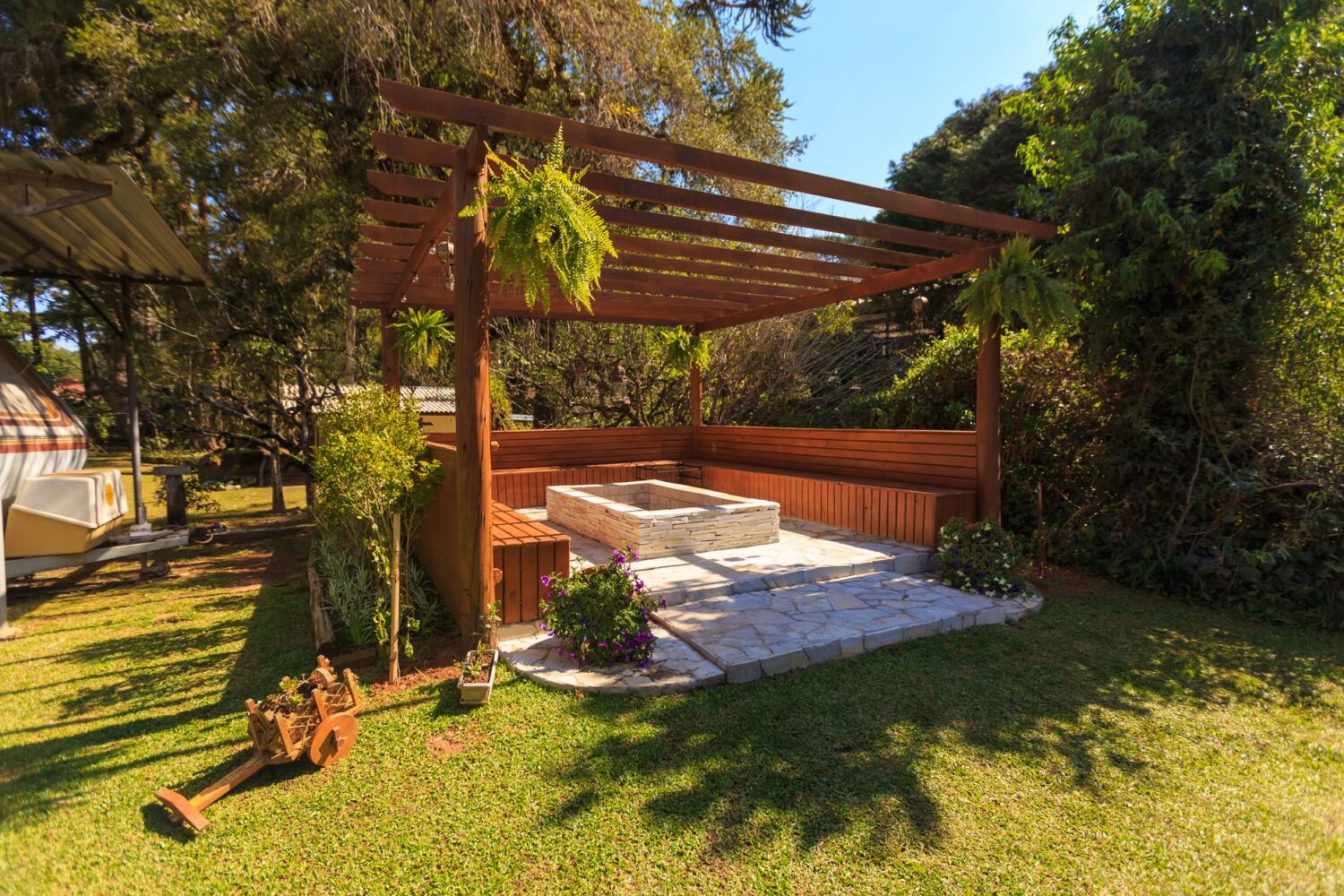 Comment fixer une pergola dans l&rsquo;herbe sans dalle béton