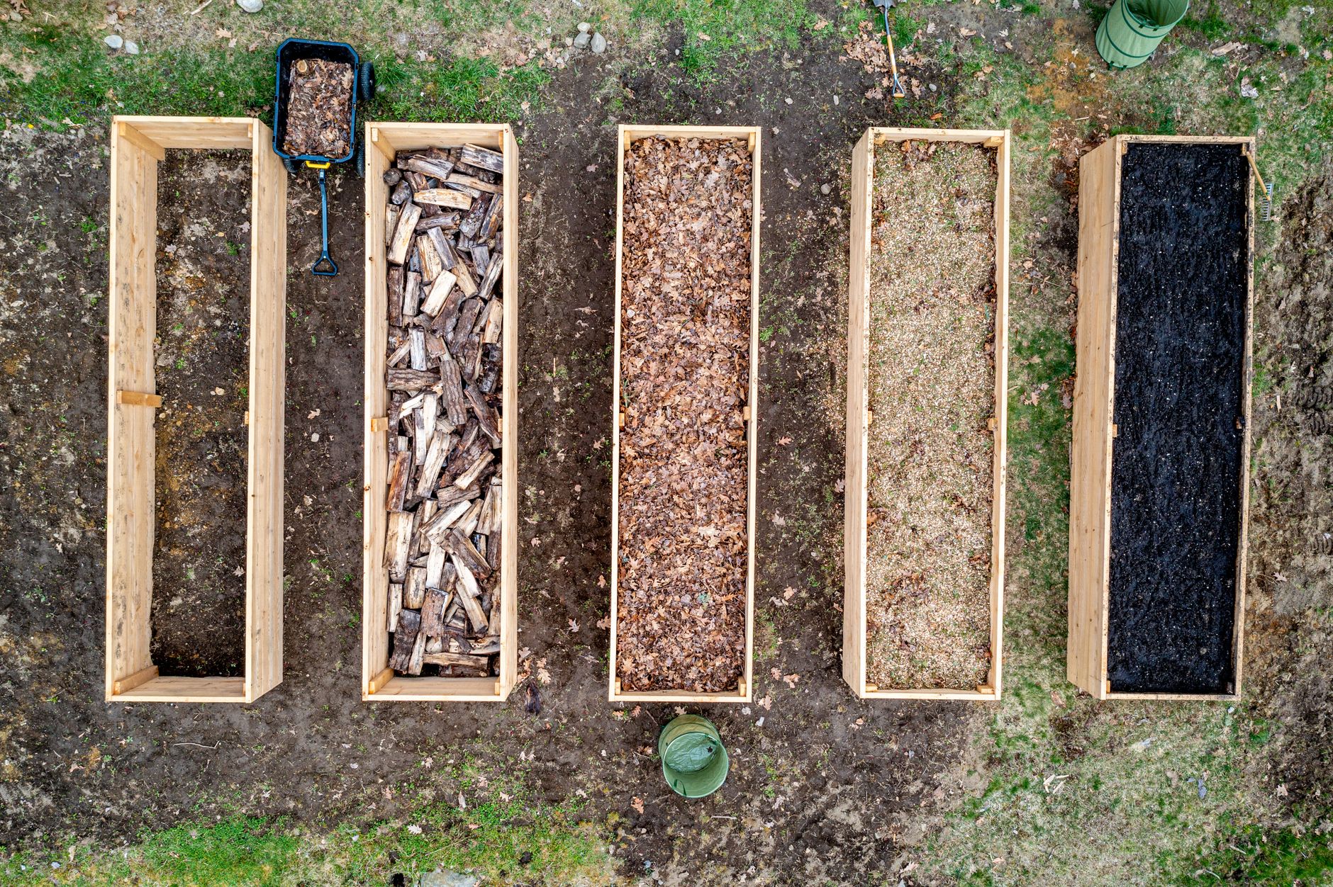 Géotextile ou pas au fond d’un carré potager posé sur la terre ? — carré potager avec géotextile