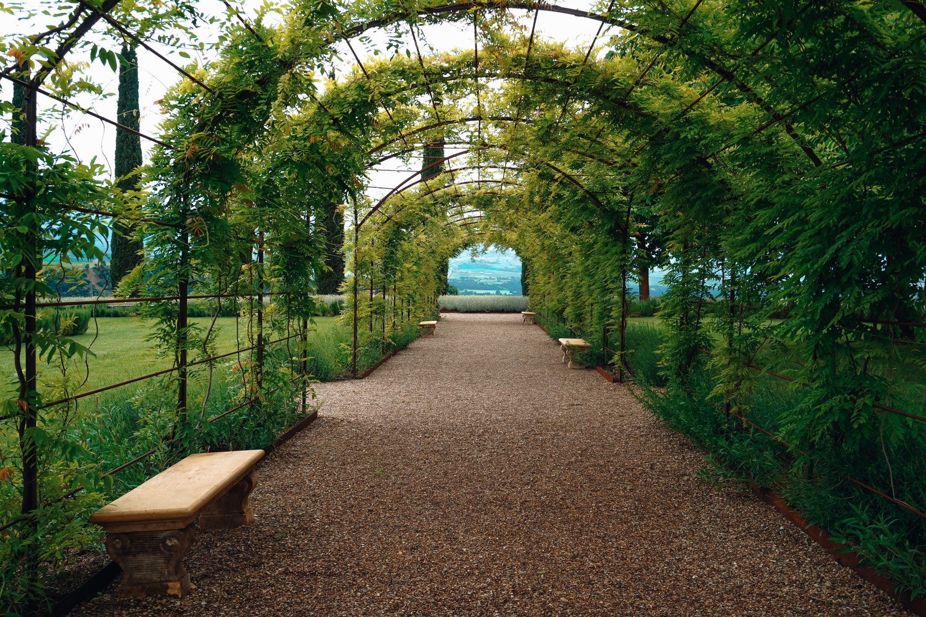 Gravier résine / moquette de pierre : composition, usages et vrais avantages au jardin — cheminée jardin en gravier résine