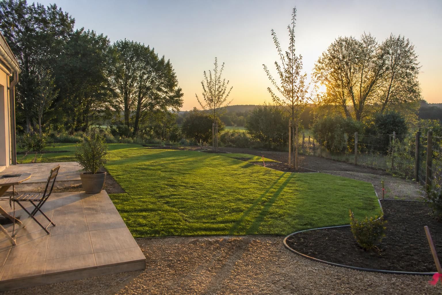 découvrez nos conseils pour bien débuter l'aménagement de votre jardin et créer un extérieur harmonieux et réussi, étape par étape.