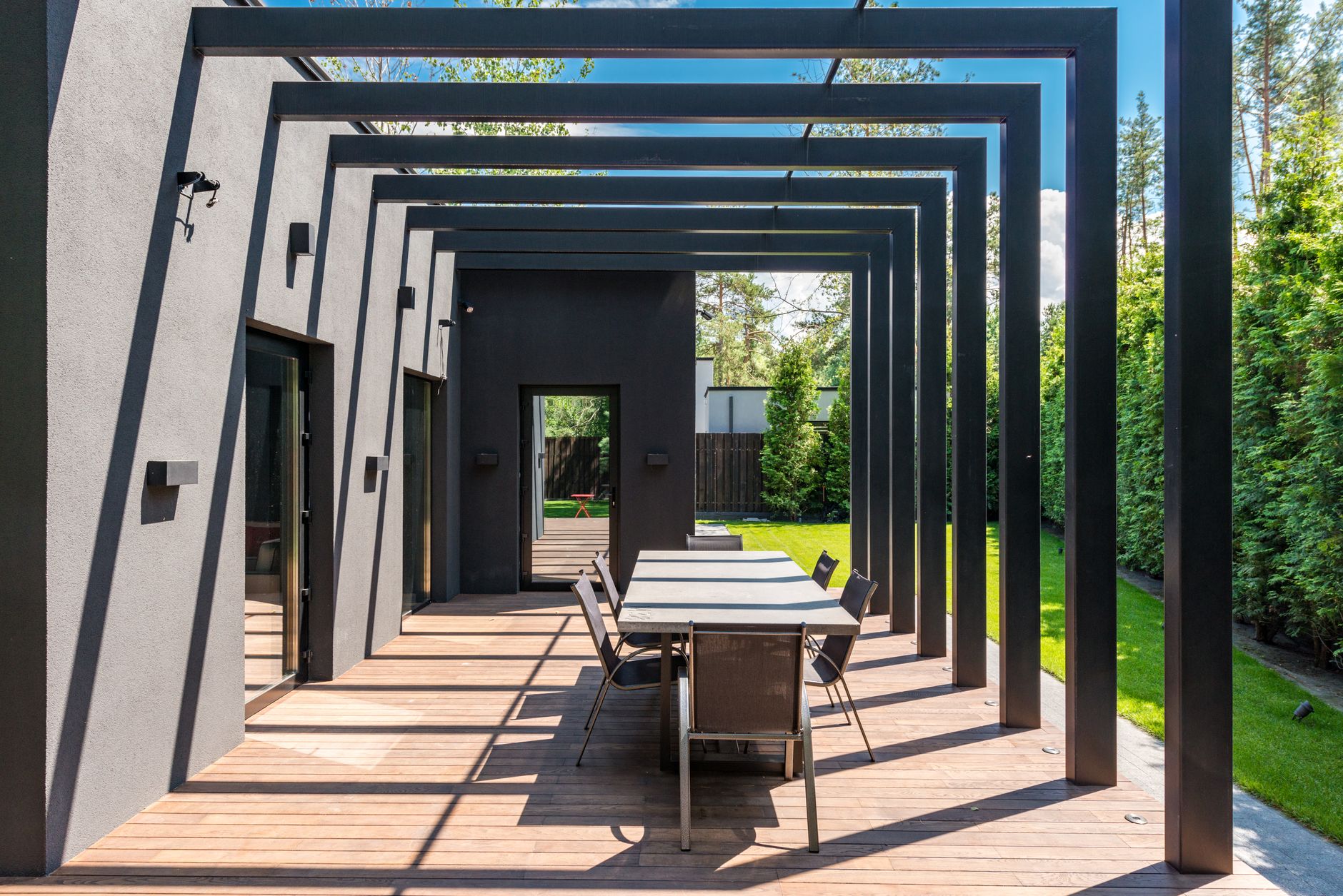 Peut-on marcher sur une pergola bioclimatique : la réponse nette et les vraies raisons — structure extérieure pergola bioclimatique