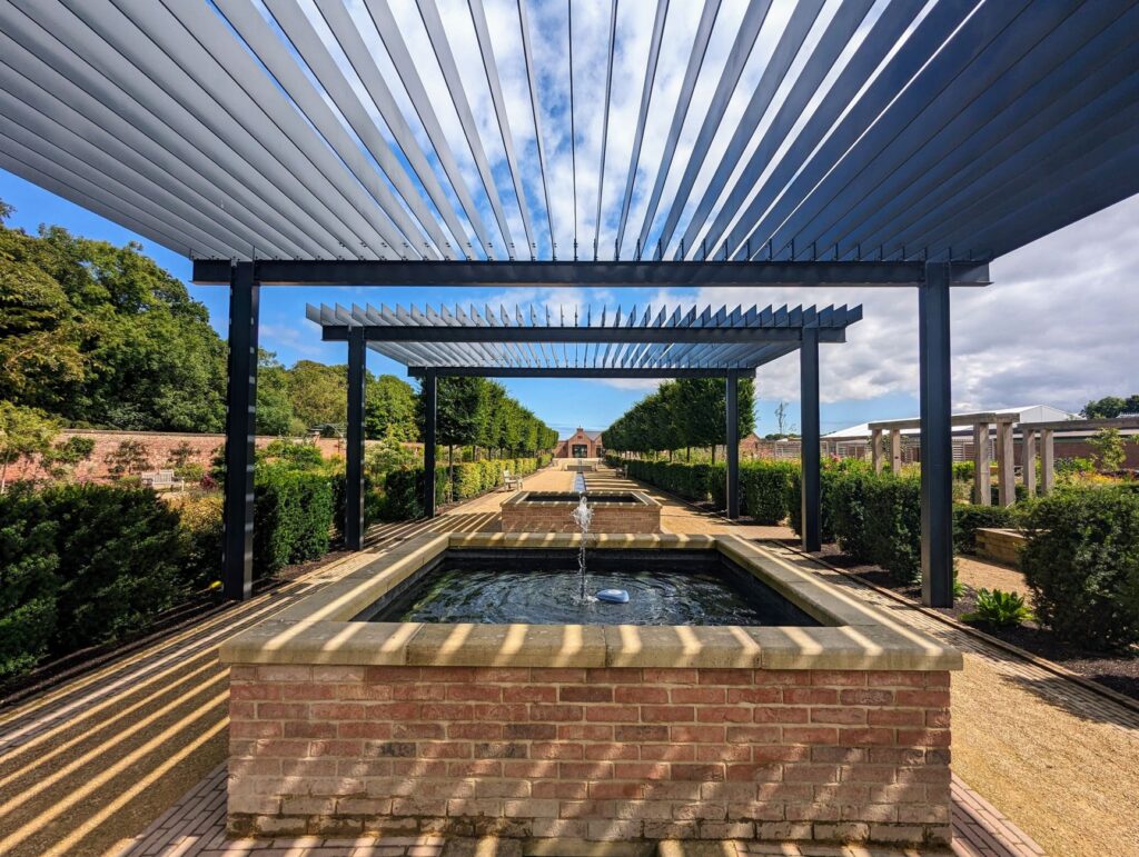 Peut-on marcher sur une pergola — structure extérieure pergola bioclimatique